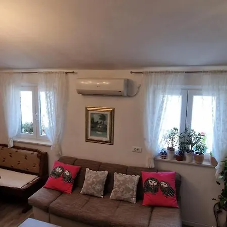 Sunny Apartment-2
