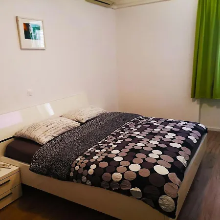 Spring Rooms Split-3