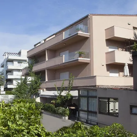 Guest House Lana 1-3
