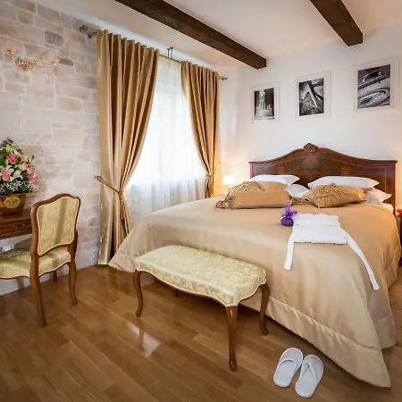 Priska Heritage Rooms-3