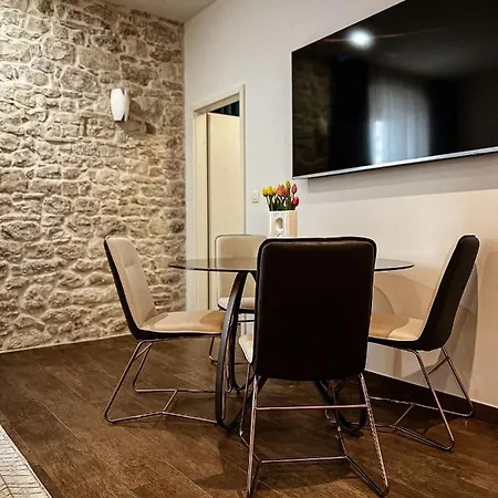 Borna And Franko Rooms Split City Centre-2