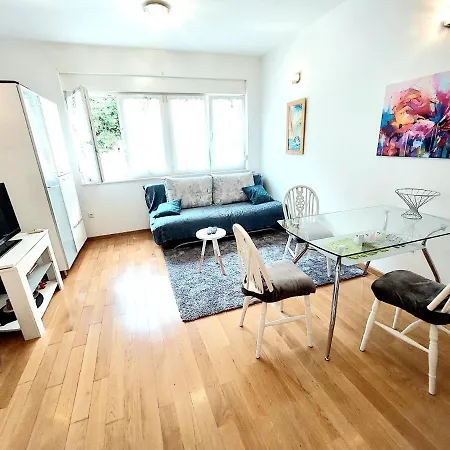 Apartment Divas Split-3