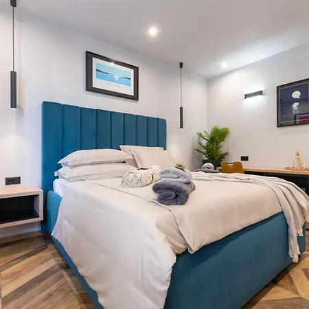 West Coast Deluxe Rooms-3