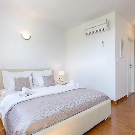 Adriatic Queen Rooms And Apartments-3