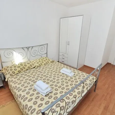 Adriatic Queen Rooms And Apartments-2