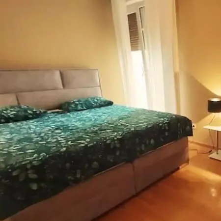 Beautiful Spacious Apartment Close To Beach-2