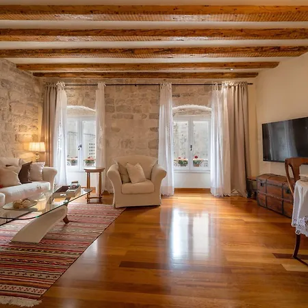 Stone Pearl Heritage Luxury Suite-3