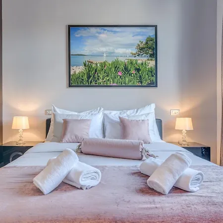Starlight Luxury Rooms-2