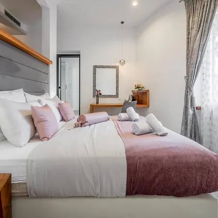 Starlight Luxury Suites-3
