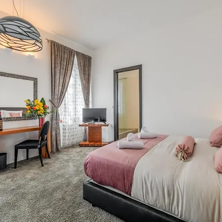 Starlight Luxury Suites-2