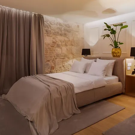 Golden Gate Luxury Rooms - Unique Unesco Location-3