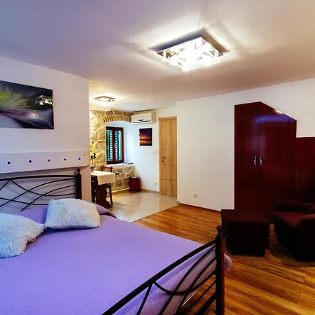 House Sandra 2-3