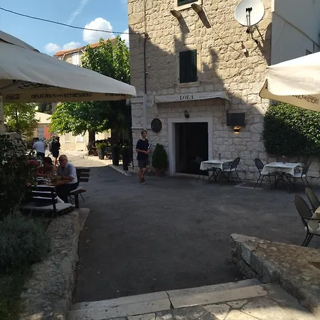 Annie'S Stone Studio & Room-3