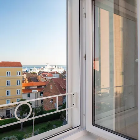 Le Prestige Luxury Rooms , Self Check-In, Minutes From Split Waterfront-2