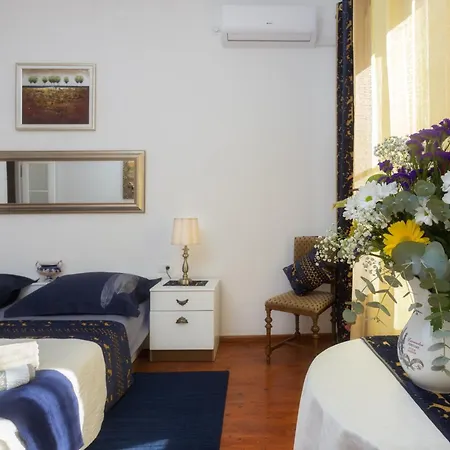 Room "Ezekiel, Royal Blue Suite-2