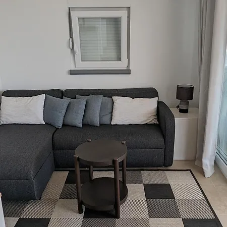 Prime Location Penthouse Apt With A Large Terrace-2