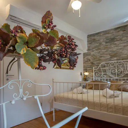 Split Theatre Apartments-2