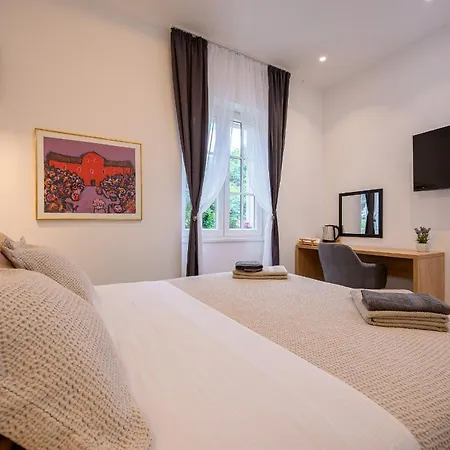 Jupiter Luxury Accommodation-2