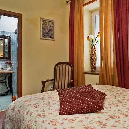 Emperor'S Suites-3