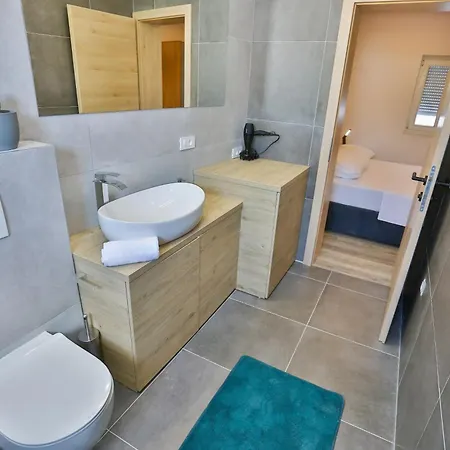 Family Friendly House With A Swimming Pool Split - 15909-3