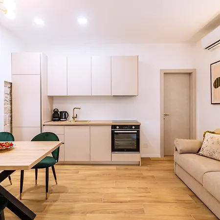 Luxury 2 Bedroom-2 Bathroom Apartment With Rooftop Terrace & Luxury Studio App-3