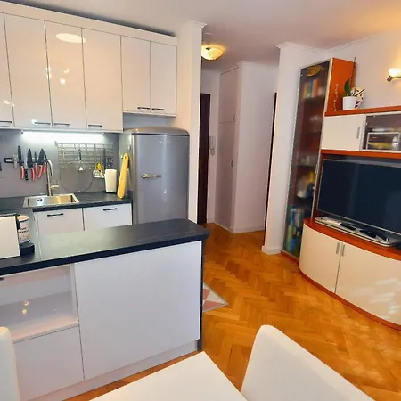 One Bedroom Apartment Terrace Parking-3