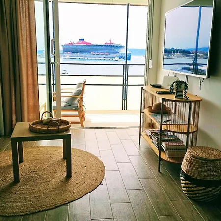 Sun And Sea Deluxe Apartments-3