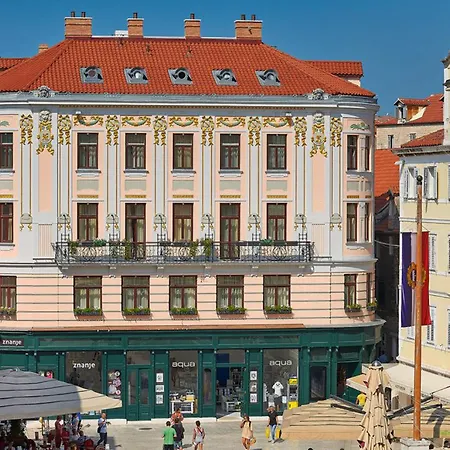 Royal Piazza-3