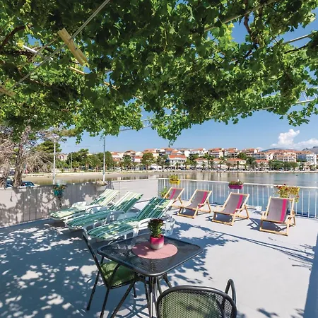 Four-Bedroom Holiday Home In Stobrec-3