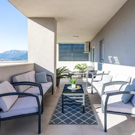 Luxury Modern Penthouse W Jacuzzi & Huge Terrace-2