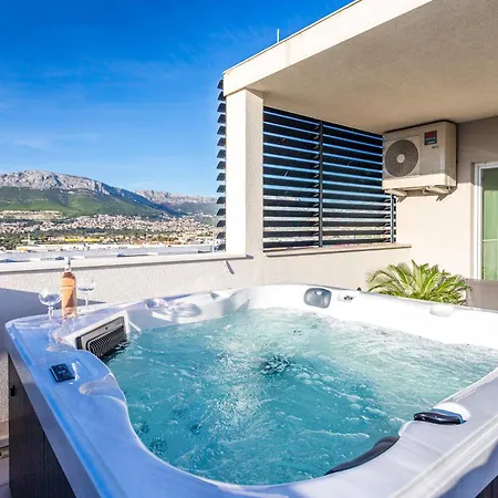 Luxury Modern Penthouse W Jacuzzi & Huge Terrace-3