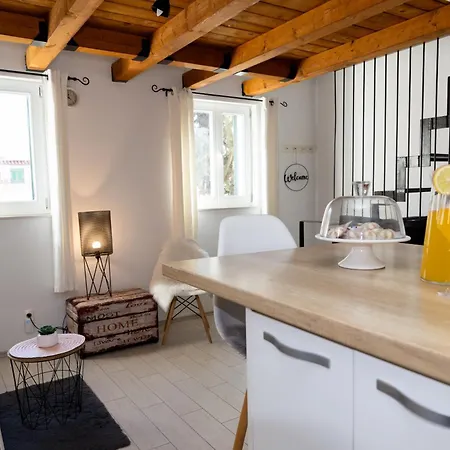 Rooms And Apartments Paese-3