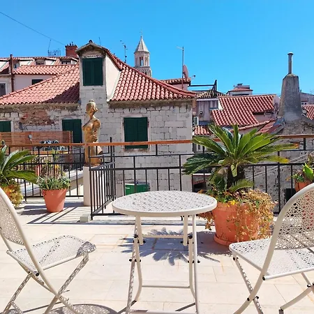 Luxury 2 Bedroom-2 Bathroom Apartment With Rooftop Terrace & Luxury Studio App-2