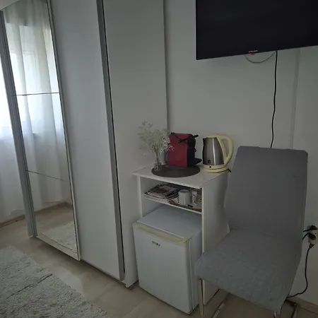 Room Near The Center-2