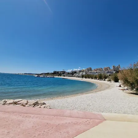 Zigo Modern Studio Apartment Near Beach-3