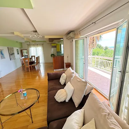 Apartment Garden-2
