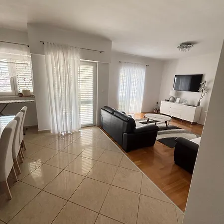 Apartment Taras-2