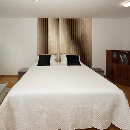 Iron Gates Apartments-3