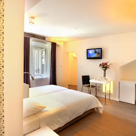 La Porta Luxury Rooms-2