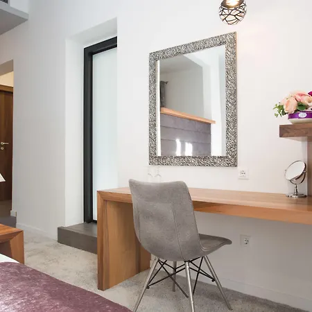 Starlight Luxury Rooms-3