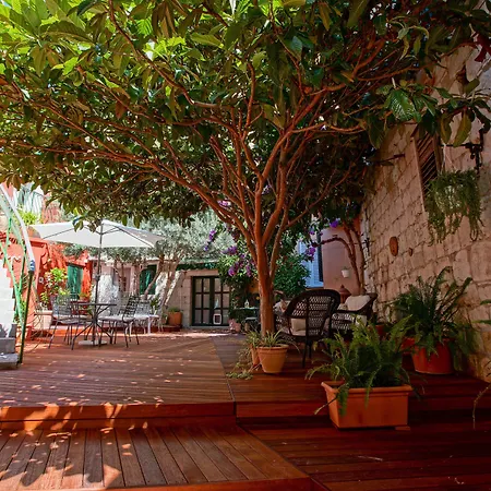 Boutique Guest Accommodation Zephyrus-2