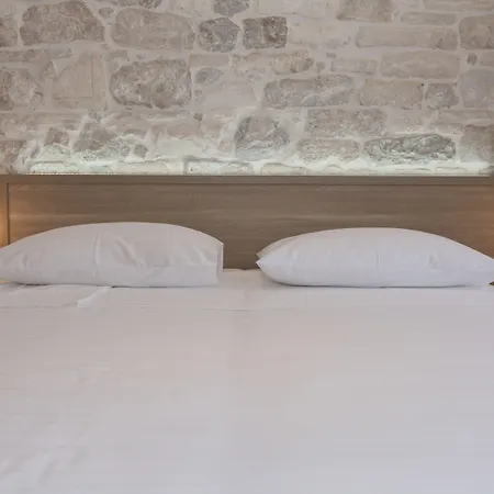 Tifani Luxury Rooms-3