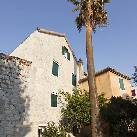 Bed & Breakfast Vila Baguc-2