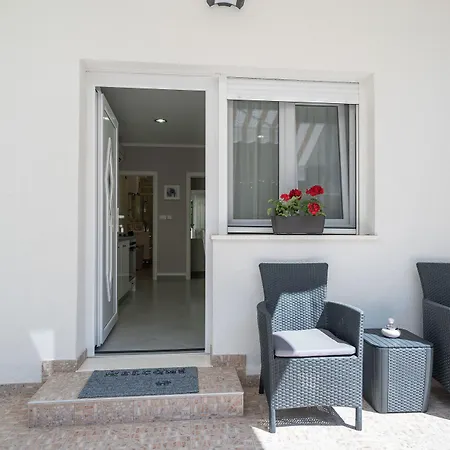 Drop In Split Luxury Suites-3