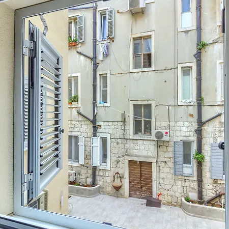 Irini Luxury Rooms-2