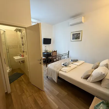 Rooms Lucia-2