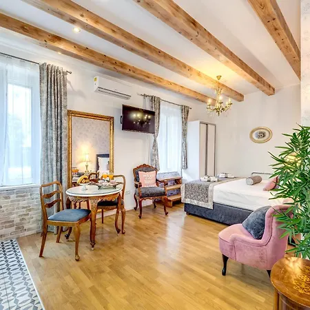 Le Monde - Vintage Accommodation-3