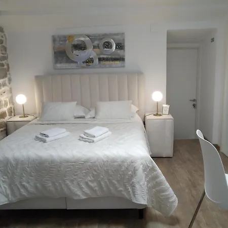 Private Apartments In Diocletians Palace-3
