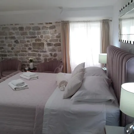 Private Apartments In Diocletians Palace-2