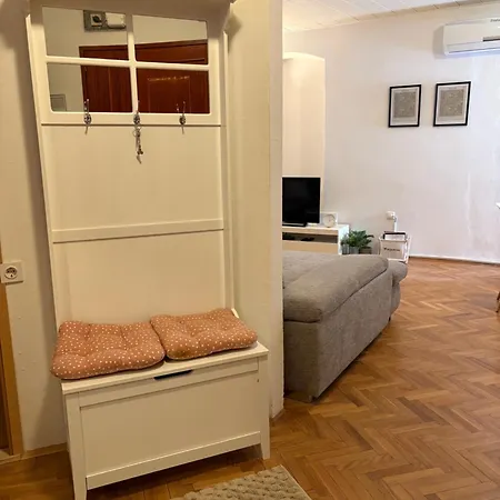 Boutique Room Kaja Walk To Old Town & Riva-2